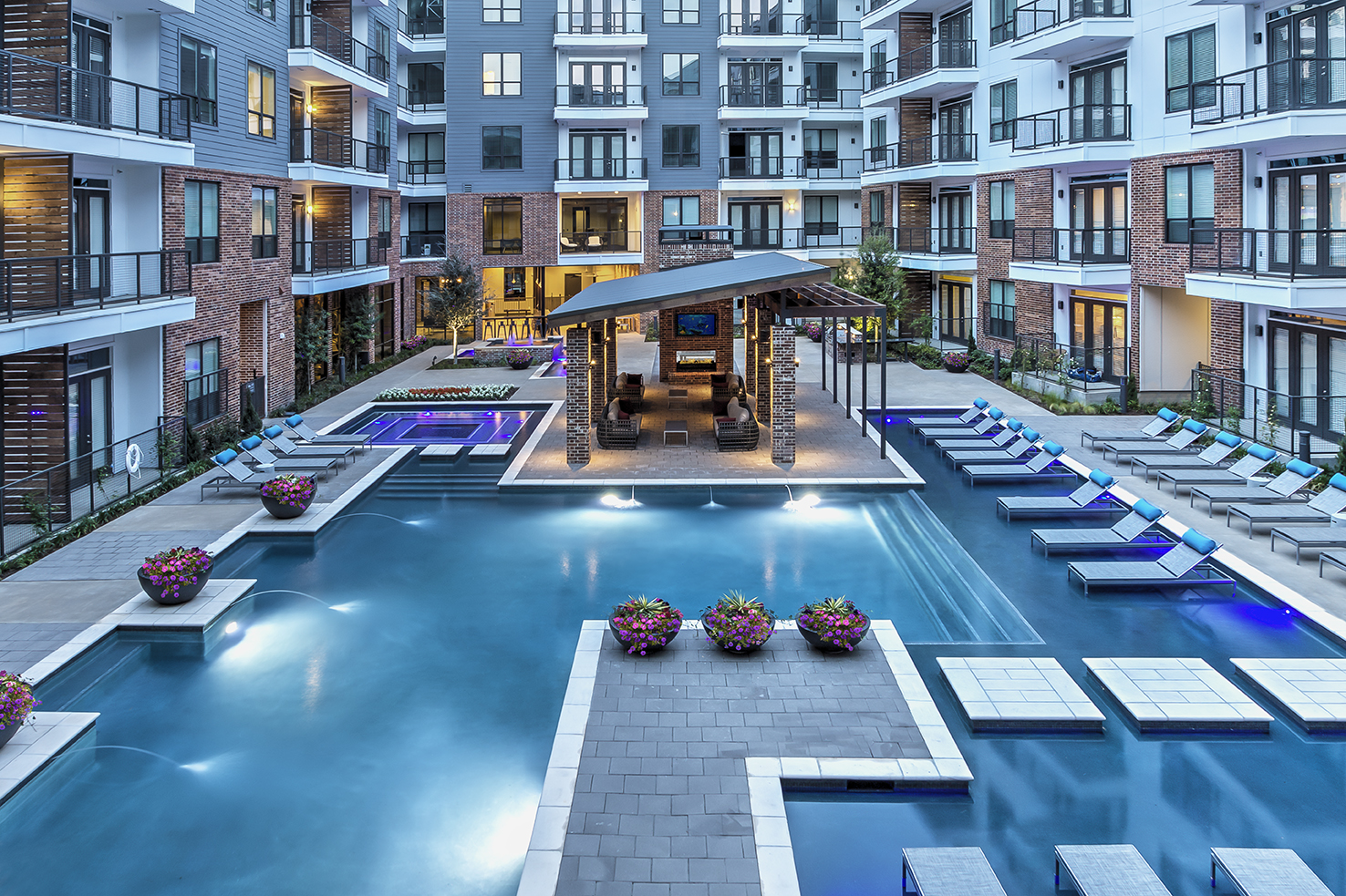 Pool deck at Windsor Fitzhugh in Dallas, TX